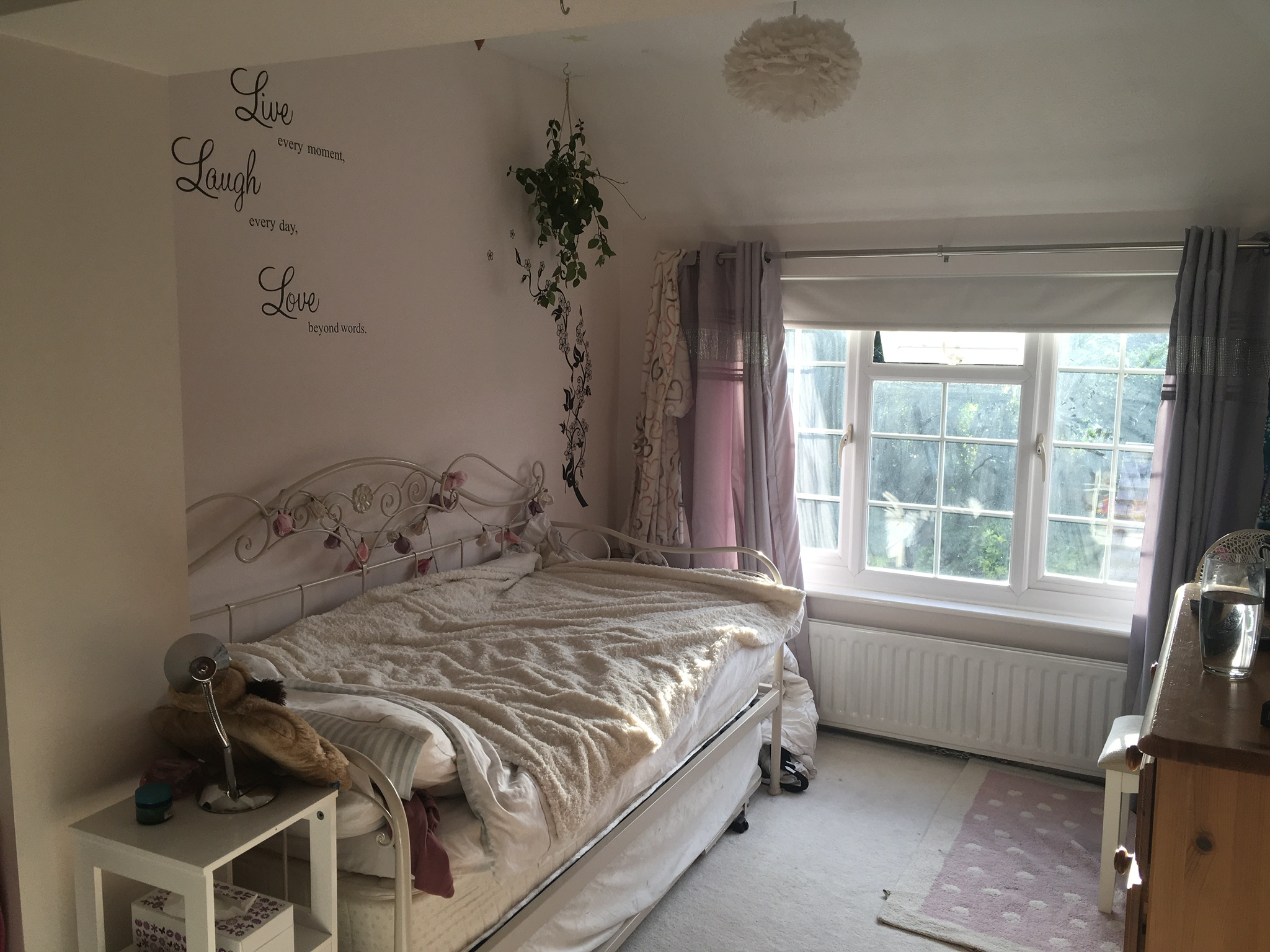 Teenage Girl’s bedroom before the makeover 